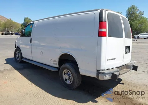 2018 Chevrolet Express 2500 Work Van z USA, uszkodzony, nr VIN 1GCWGAFG9J1906885